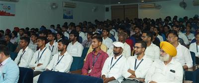 छात्र लक्ष्य निर्धारित करें और अपने क्षेत्र में निपुणता हासिल करें: डॉ. जुनेजा