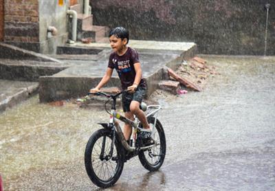 राजस्थान में भारी बारिश की चेतावनी: 19 ज़िलों में आज स्कूल बंद