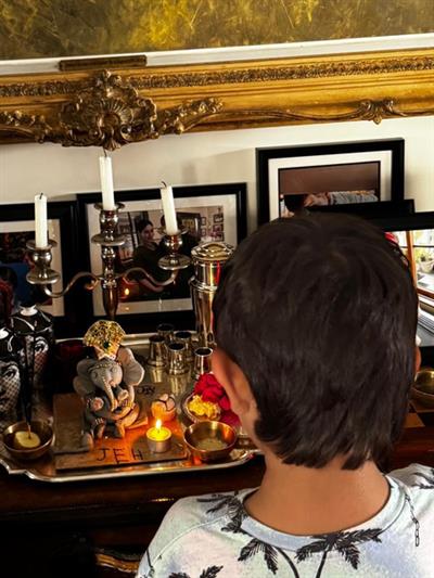 Kareena Kapoor's little boy Jeh makes Ganpati idol with his tiny hands, offers prayers