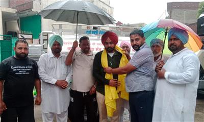 ਐਡਵੋਕੇਟ ਤੀਰਥ ਕਪੂਰਗੜ੍ਹ ਨੇ ਸਵ. ਮਾਤਾ ਸਵਰਨ ਕੌਰ ਦੀ ਯਾਦ ਵਿੱਚ ਪਿੰਡ ਕਪੂਰਗੜ੍ਹ ਨੂੰ ਸਟੀਲ ਦਾ ਵਾਟਰ ਟੈਂਕਰ ਭੇਂਟ ਕੀਤਾ