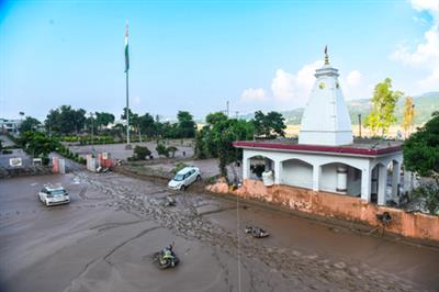 Red alert in J&K for thunderstorms, flash floods and landslides