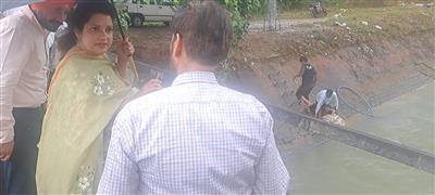 Deputy Commissioner Dr. Sona Thind Stands in Pouring Rain to Get Two Breaches in Bhakhra Canal Closed