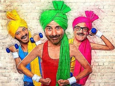 श्रेयस तलपड़े ने अपने निर्देशन करियर की शुरुआत 'पोश्टर बॉयज़' के 8 साल पूरे होने का जश्न मनाया
