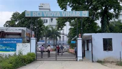 ग्रेटर नोएडा के हॉस्टल में गोलीबारी में एक छात्र की मौत, एक अन्य की हालत गंभीर