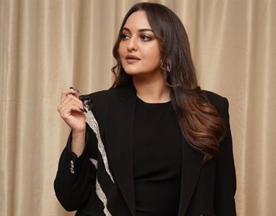 Sonakshi Sinha clocks 15 years in Bollywood, Zaheer Iqbal celebrates in style