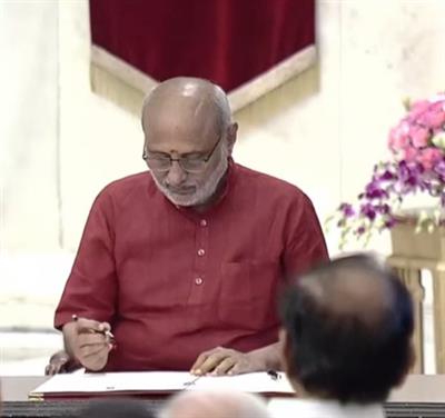 सीपी राधाकृष्णन ने भारत के 15वें उपराष्ट्रपति के रूप में शपथ ली