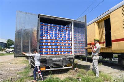 Freight train delivers first consignment of apples from Kashmir to Jammu
