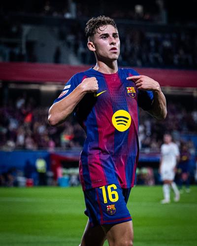 Raphinha, Lewandowski, Lopez grab two goals each as Barcelona put six past Valencia