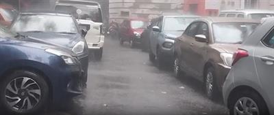 कोलकाता में गरज के साथ बारिश, रविवार और दुर्गा पूजा के दौरान और बारिश का अनुमान