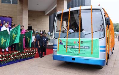 Nitish Kumar flags off science exhibition bus, inaugurates virtual reality theatre in Patna