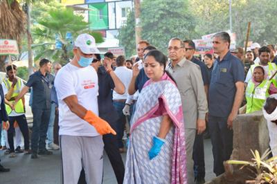 मुख्यमंत्री रेखा गुप्ता और उनके मंत्रियों ने स्वच्छता अभियान में हिस्सा लिया, रिंग रोड से कचरा हटाया