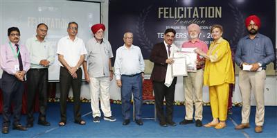 देश भगत यूनिवर्सिटी की ओर से शिक्षक दिवस के उपलक्ष्य में करवाया गया भव्य सम्मान समारोह  