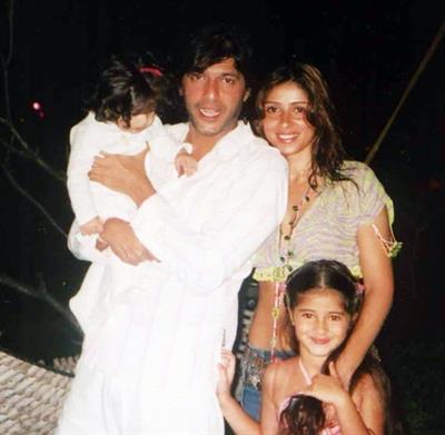 Ananya Panday wishes ‘papa’ Chunky Panday on birthday with throwback picture