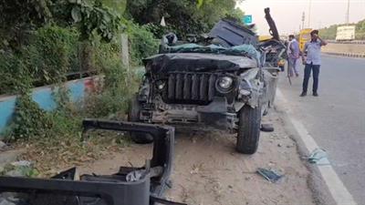 गुरुग्राम में थार के डिवाइडर से टकराने से पाँच लोगों की मौत