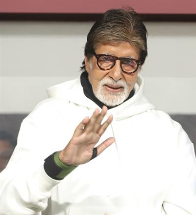 Big B to narrate opening scene in Farhan Akhtar-starrer ‘120 Bahadur’
