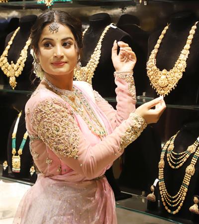 Gold, Silver prices ease on MCX amid profit booking at record highs