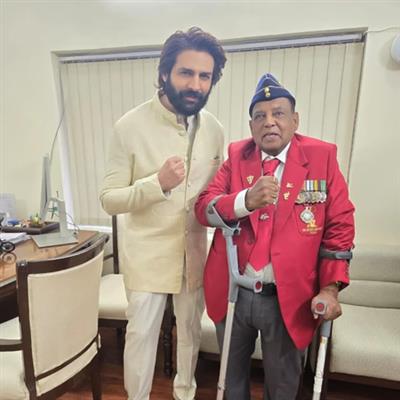 असली 'चंदू चैंपियन' मुरलीकांत पेटकर ने कार्तिक आर्यन को फिल्मफेयर पुरस्कार जीतने पर ढेर सारा प्यार दिया