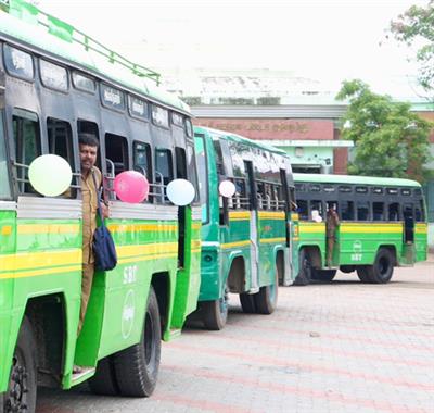 केरल में यूकेजी के छात्र को फीस न चुकाने पर स्कूल बस में चढ़ने न देने पर परिवार ने की राहत की मांग