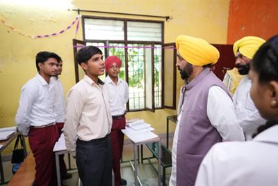 पंजाब के मुख्यमंत्री ने कहा, सरकार युवाओं को रोज़गार चाहने वालों से रोज़गार देने वालों में बदलने का लक्ष्य रखती है