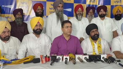 'आप' सरकार की नीतियों से प्रभावित होकर अच्छे किरदार वाले लोग पार्टी में हो रहे हैं शामिल: अमन अरोड़ा