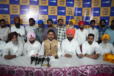 Sitting Akali Sarpanch Jashandeep Singh, Along with His Supporters, Joins Aam Aadmi Party