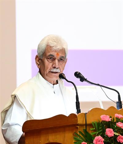 जम्मू-कश्मीर के उपराज्यपाल ने आतंकी संबंधों के आरोप में दो सरकारी कर्मचारियों की सेवाएँ समाप्त कीं