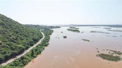 Major disaster averted at Sangam Barrage as NDRF pulls out heavy boat