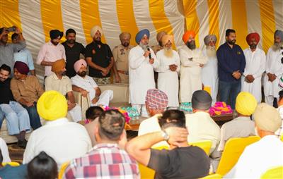 Massive public gathering at AAP’s ‘Lok Milni’ in village Bir Raja Teja Singh