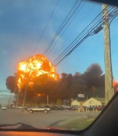 अमेरिका के केंटकी में मालवाहक विमान दुर्घटना में कम से कम 3 लोगों की मौत, 11 घायल