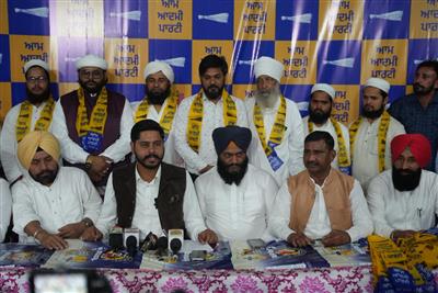 Impressed by the pro-people work of the Mann government, dozens of Akali and Congress leaders join AAP: Sherry Kalsi