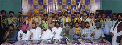 Aam Aadmi Party becomes even stronger as hundreds of youth join the party ahead of by-election