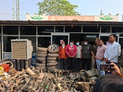 नोएडा में चार पहिया वाहन चोरी करने वाले गैंग का भंडाफोड़, 4 गिरफ्तार