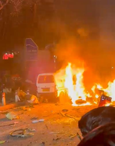 दिल्ली विस्फोट की प्रारंभिक जाँच पर सूत्र: पकड़े जाने से बचने और अधिकतम नुकसान पहुँचाने के लिए आत्मघाती हमला