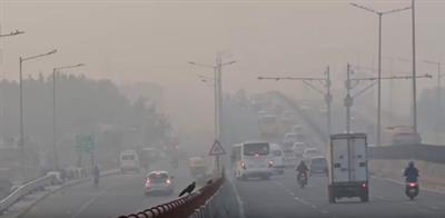 दिल्ली में ज़हरीला स्मॉग छाया रहा, AQI 400 से ऊपर