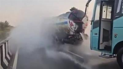 तेलंगाना में बस के केमिकल टैंकर से टकराने से यात्री बाल-बाल बचे