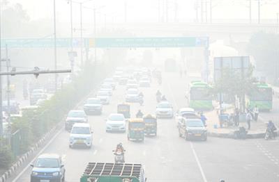 Delhi-NCR chokes on toxic smog as AQI slips into 'severe' zone, goes over 400 in hotspots