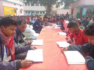 Bihar: More than 700 people take part in book reading marathon