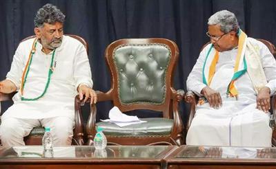 K'taka CM tussle: Shivakumar, Siddaramaiah refuse to budge