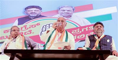 K'taka CM suspense ends, Siddaramaiah to be next CM with DKS as DyCM