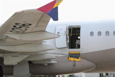 Man who opened plane door wanted to get off quickly: S.Korean police