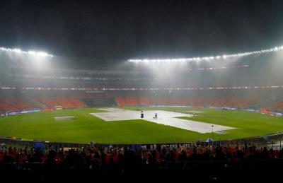 Unseasonal rain, hailstorm in Ahmedabad; IPL final match delayed
