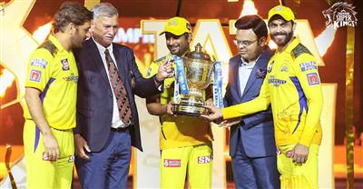 'Simplicity at its best': Dhoni stands behind as teammates celebrate with trophy